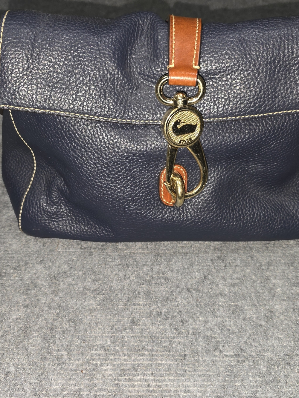 Dooney & Bourke Samba Logo Lock Sac Navy Blue British Tan Leather Hobo Bag